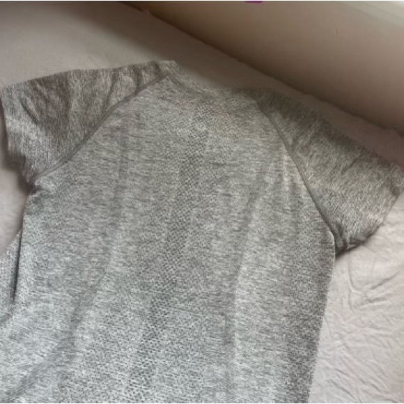 Lululemon top. Size 6 - Picture 2 of 3